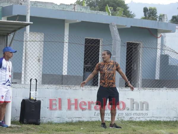 El fubolista mantiene su flamante sonrisa dentro de la cancha a sus casi 43 años.