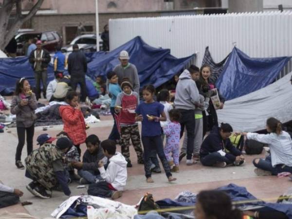 En apenas un mes la cantidad de hondureños que espera su proceso de asilo en México tras haber sido deportados de Estados Unidos pasó de 14,000 a 19,000. Foto: AP.