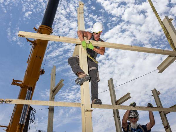 El calor extremo afecta con regularidad a los trabajadores de todo tipo de industrias, no solo las obvias como la agricultura y la construcción.