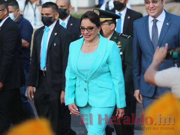 “Vamos a restablecer la entidad y los valores de nuestra independencia que ha renacido y está en marcha en cada institución del Estado y en cada escuela, en cada aula”, dijo Castro de Zelaya en su discurso.