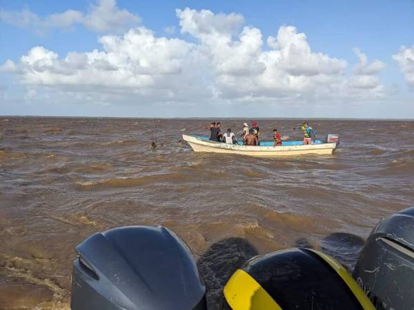 Las operaciones de rescate han permitido que hasta este lunes un total de 14 personas hayan sido rescatados exitosamente. Las autoridades confirmaron que ya hay dos personas fallecidas. Se trata de dos mujeres. Aún sigue la búsqueda de tres más.