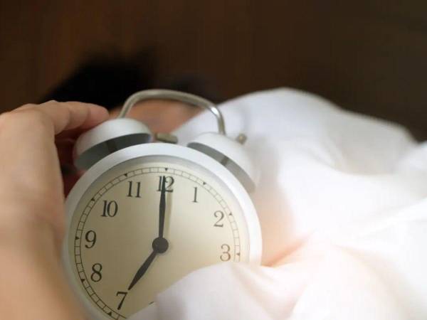 Las personas deben adelantar una hora en sus relojes durante la madrugada de este domingo.