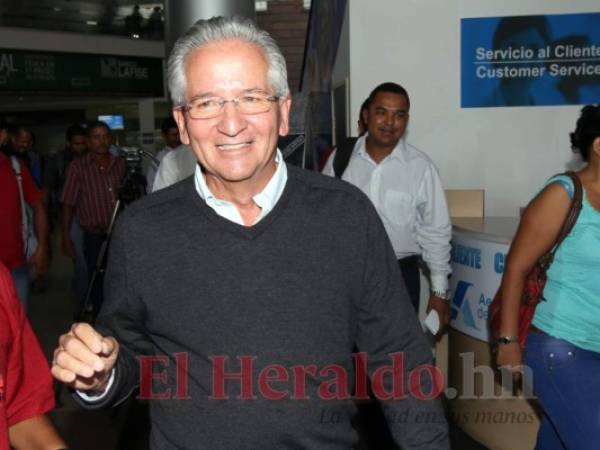 El expresidente y empresario dijo que lo ideal sería que Juan Orlando Hernández terminara su mandato para que después ocurra una transición constitucional.