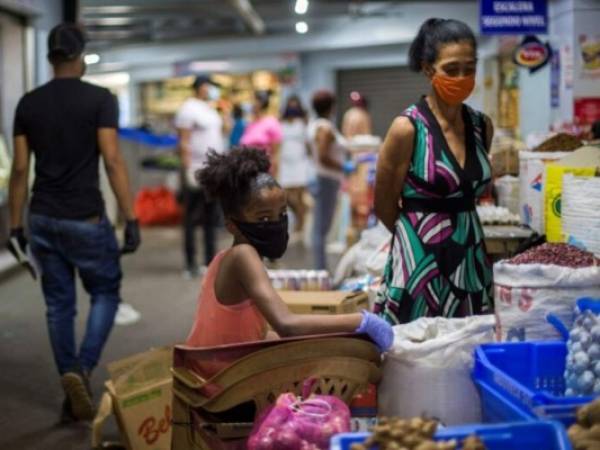 Las más de 100 muertes mantienen preocupados a los ciudadanos. AP.