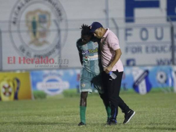 Reynaldo Tilguath salió muy decepcionado tras finalizar el juego ante Honduras Progreso.