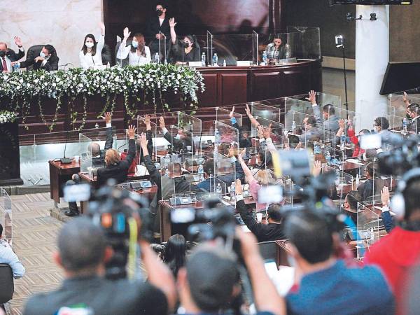 A pocas horas para que la comisión lleve el dictamen final para proceder a la elección de la Fiscalía aún no hay humo blanco entre las fuerzas políticas a lo interno del CN.