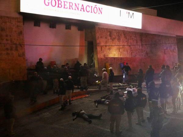 El siniestro, inédito en este tipo de instalaciones, se originó la noche del lunes, cuando en el interior había 68 hombres, todos mayores de edad provenientes de Centro y Sudamérica.