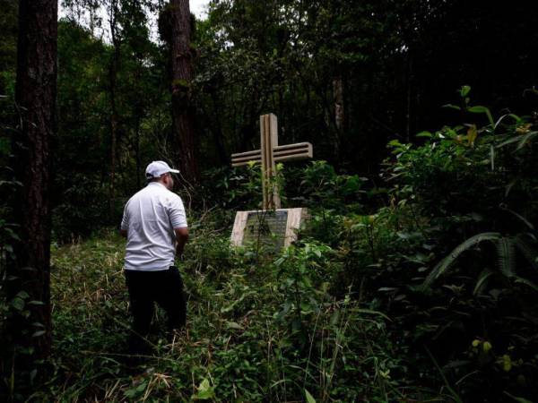 Una hora y media de recorrido a pie hizo el equipo periodístico en la reserva de Yerba Buena para llegar hasta la zona del accidente donde murió Hilda Hernández.