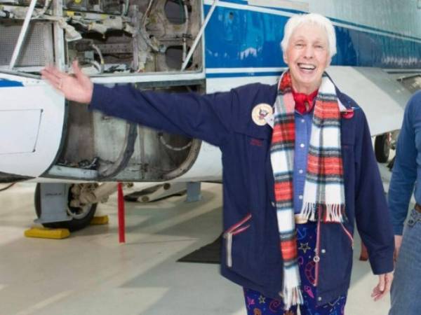 A los 82 años, esta mujer de pelo plateado y energía inagotable se convirtió en la persona de mayor edad en viajar al espacio. Foto: AP