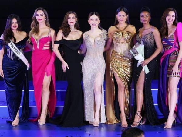 Anne Jakkaphong, dueña del Miss Universo, junto a las ganadoras del certamen en los últimos años.