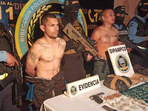 Una arma, municiones y supuesta droga se les fue decomisada a los supuestos miembros de la pandilla 18.