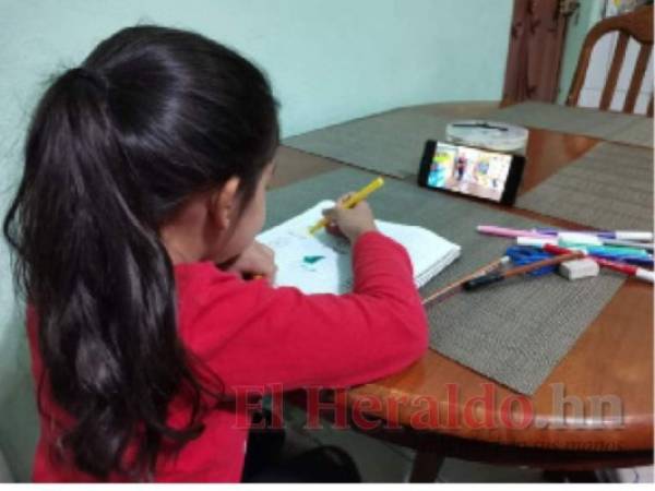 En 2020, cuando inició la pandemia y por ende las clases virtuales, las reprobaciones cayeron casi a la mitad. Foto: El Heraldo