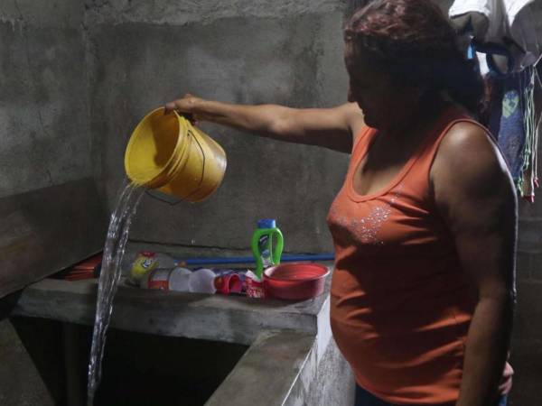 Cada tres días es el promedio de distribución de agua potable en la capital, según el calendario de la Unidad Municipal de Agua Potable y Saneamiento (UMAPS). En algunas colonias no se respeta el mismo.