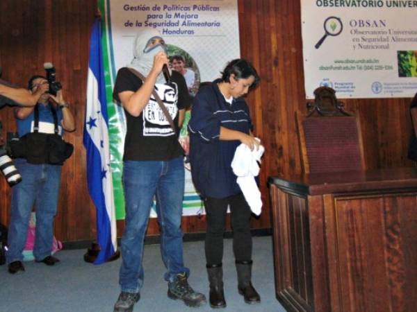 Los integrantes del MEU hablaron en la conferencia del Observatorio Universitario de Seguridad Alimentaria y Nutricional (OBSAN).