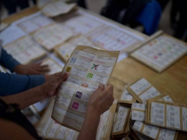 Morena también perdió el control de varias alcaldías de Ciudad de México que siempre había controlado, según conteos oficiales preliminares. La izquierda gobierna la capital desde 1997, pero la alcaldía central no estaba en disputa. Foto: AFP