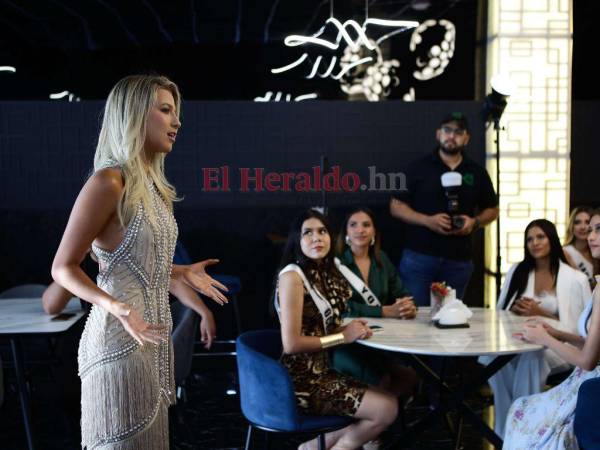 Las candidatas al Miss Honduras Universo departieron junto a la reina saliente, Rebeca Rodríguez, en el hotel y restaurante Basha, de San Pedro Sula, Honduras.