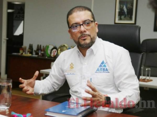 'Lo que hicimos fue otorgar el permiso para que dicho equipo sanitario pueda ingresar al país', dijo Contreras, director de Arsa.