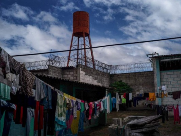 En 30 minutos se perpetró la horrenda masacre que acabó con la vida de 46 mujeres en la Penitenciaría Nacional Femenina de Adaptación Social (PNFAS). Esta es la secuencia del crimen que condenan y repudian los hondureños.