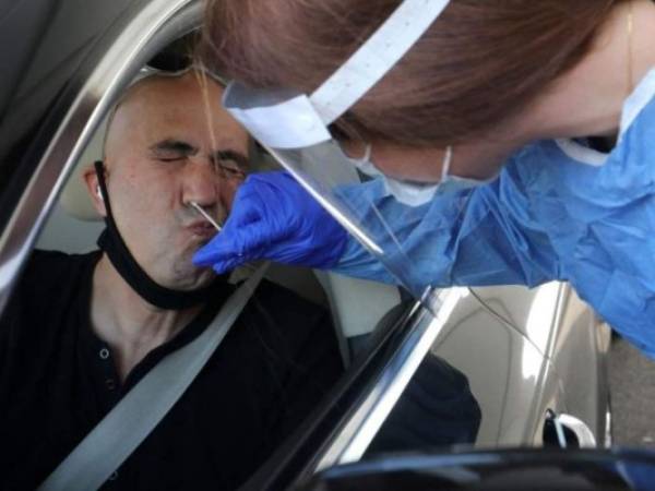 Ómicron y flurona mantienen al mundo bajo alerta sanitaria. En tres países se ha detectado la enfermedad de contagio simultáneo entre el covid y gripe. Foto: AFP