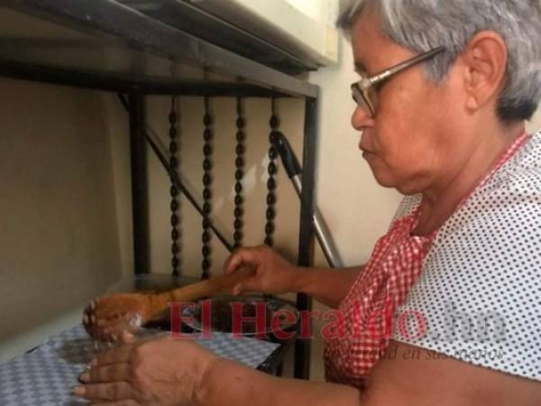 Doña Ángela es una de las emprendedoras que le dan sabor a las burritas. Foto: El Heraldo