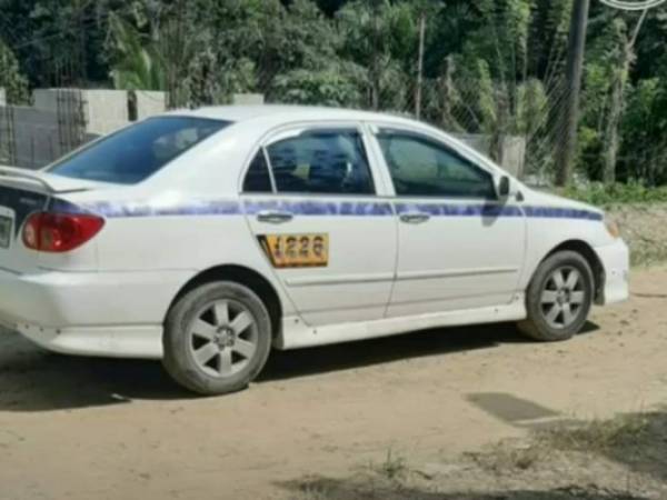 Hasta el momento se desconoce la identidad de la víctima, quien estaba muerta dentro de la unidad. Foto: Cortesía.