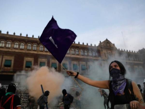 En varios puntos del país se han registrado protestas por el hecho de que dos mujeres lo acusaron de violación.