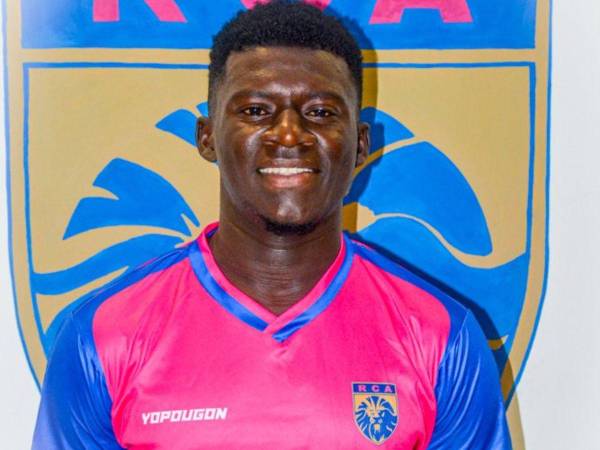 Moustapha Sylla, de 21 años, cayó desplomado durante un partido de la primera división de Costa de Marfil.