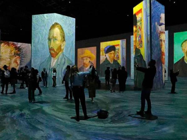 “El sueño inmersivo” reúne poco más de 200 obras de la producción de Vincent van Gogh. Algunos de los museos más importantes del mundo tienen sus creaciones en sus colecciones.