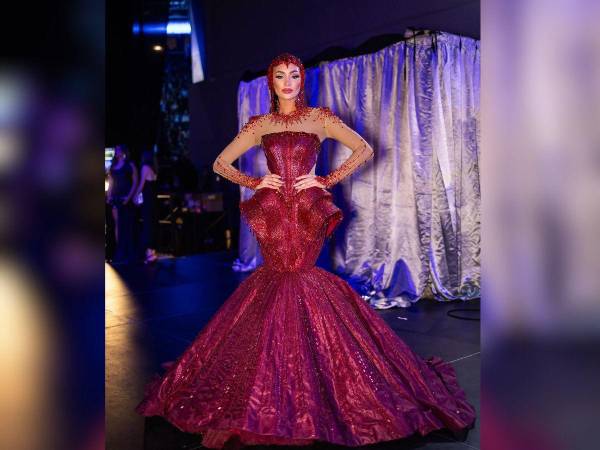 El espectacular vestido de R’Bonney Gabriel al entregar su corona como Miss Universo.