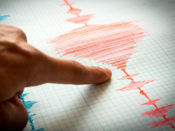 Autoridades han pedido a la población estar alerta ante posibles réplicas.