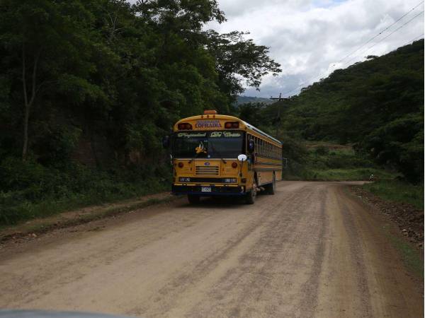 En muy buenas condiciones se encuentra la carretera que va desde La Concordia al kilómetro 14, todo vehículo puede circular.