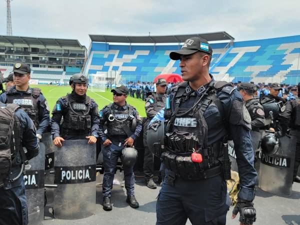 De acuerdo a declaraciones del director de operaciones de la Policía Nacional, Juan López Róchez, los seis anillos de seguridad inician desde la misma cancha del coloso.