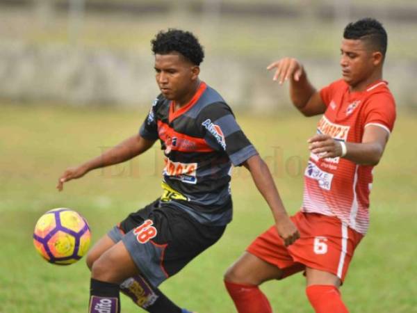 Acción del duelo entre Real Sociedad y Vida en Tocoa. Foto: Samuel Zelaya / El Heraldo.