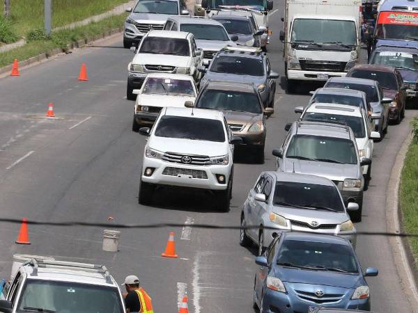 Los trabajos de bacheo en horas nocturnas generan más gastos, según argumentaron autoridades de la Alcaldía Municipal.