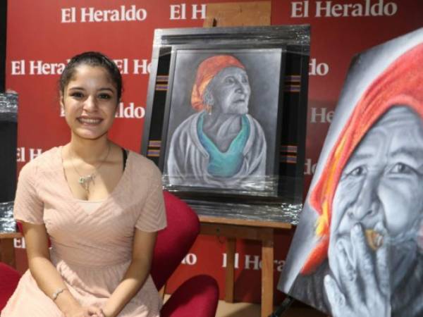 Ariana María Gale Reyes comenzó a pintar desde los 11 años de edad. Fotos: Eduard Rodríguez/EL HERALDO