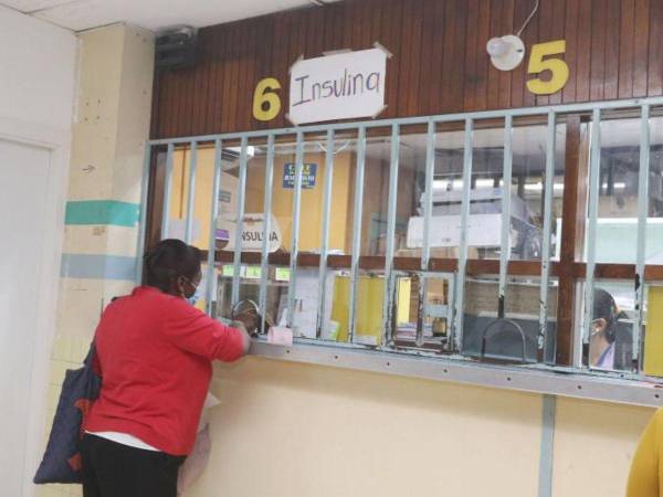 Los pacientes reciben un “no hay” en la farmacia de los hospitales.