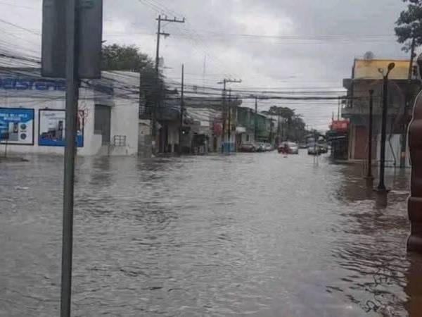 En Puerto Cortés y Omoa las precipitaciones han causado inundaciones en diferentes puntos de sus ciudades.