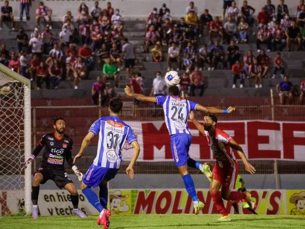 El trepidante clásico ceibeño concluyó con un empate a uno entre dos clubes que se entregaron al máximo y la renta fue de un punto por lado.