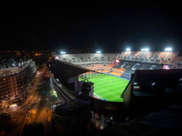 Los estadios alrededor del mundo permanecen vacíos por el brote de coronavirus. (AP Foto/Emilio Morenatti)