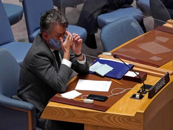 El Representante Permanente de Ucrania ante las Naciones Unidas, Sergiy Kyslytsya, asiste a una reunión de emergencia del Consejo de Seguridad de la ONU sobre Ucrania en Nueva York el 23 de febrero de 2022.