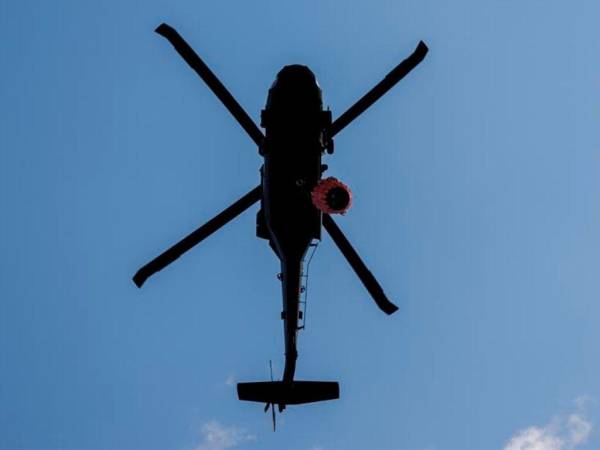 Fotografía de archivo donde se ve un helicóptero black hawk.