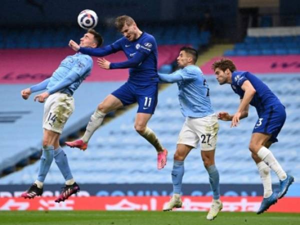 Manchester City enfrenta a Chelsea buscando seguir en la cima de la tabla. Foto: AFP