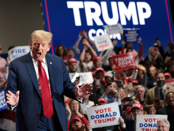 El candidato presidencial republicano Donald Trump habla durante un mitin “Get Out the Vote” en Richmond, Virginia, el 2 de marzo de 2024.