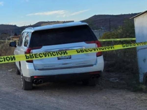 El descubrimiento fue realizado por policías municipales tras recibir una llamada de emergencia que alertaba sobre la presencia del vehículo.