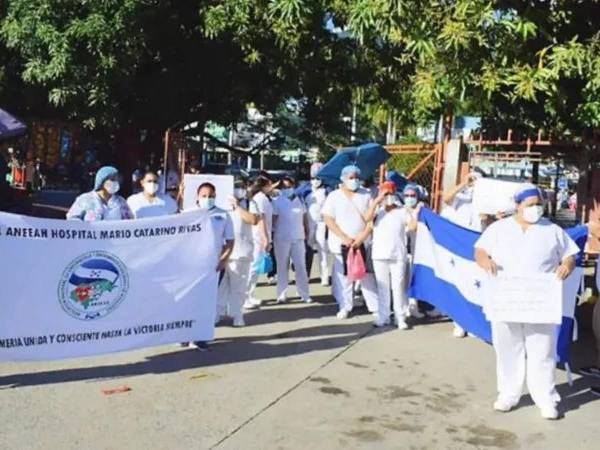 Las protestas iniciaron en los hospitales Mario Catarino Rivas y Leonardo Martínez.