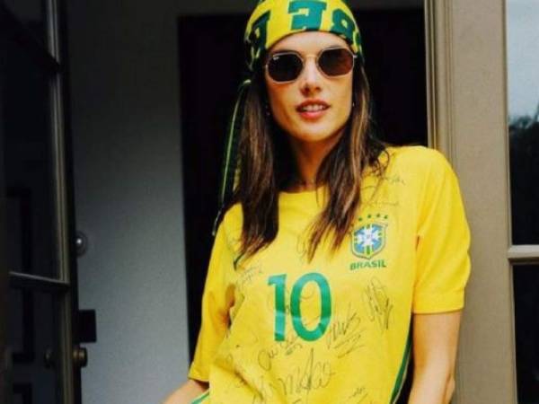 La “Canarihna” dejó fuera del Mundial a México y Alessandra Ambrosio festejó. Foto cortesía Instagram