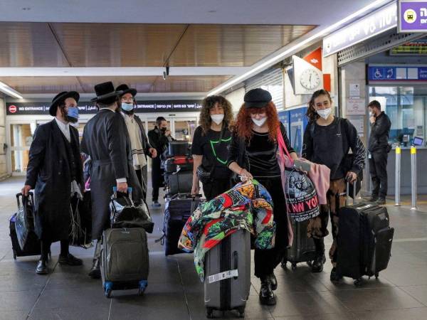 La mayoría de las compañías aéreas siguen operando, según el Ministerio.