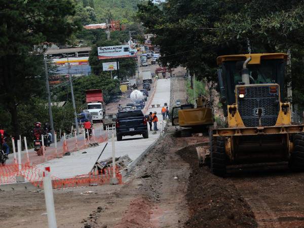 (1) Los trabajos que se realizan en la carretera de salida a Danlí se ejecutan en las cercanías de la posta policial de Villa Vieja.