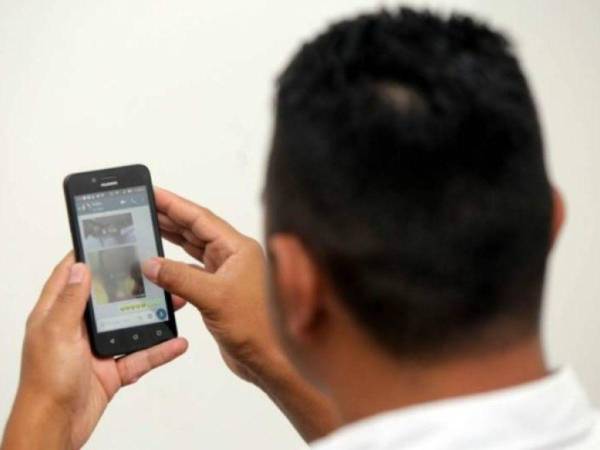 La Policía llama a denunciar a los victimarios del “sexting”.