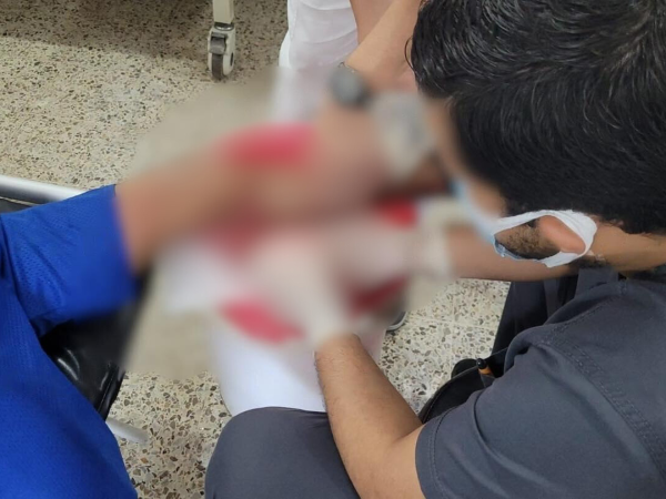 El hombre ya recibió atención médica en el hospital de la comunidad.